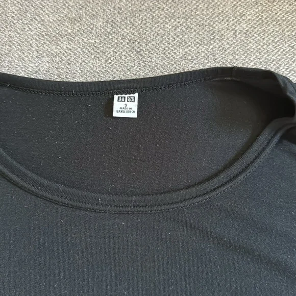 Uniqlo Heat tech Black short sleeve t shirt mens small - Picture 3 of 6